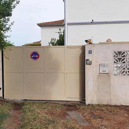 Superbe T2 Avec Jardin, Piscine-Enfant Et Parking Arles Exterior foto